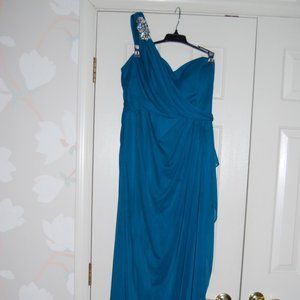 Xscape Brooched Long Formal Dress